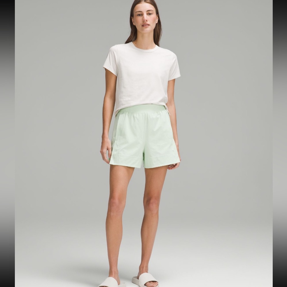 Lululemon Stretch Woven Relaxed-Fit High-Rise Short 4”